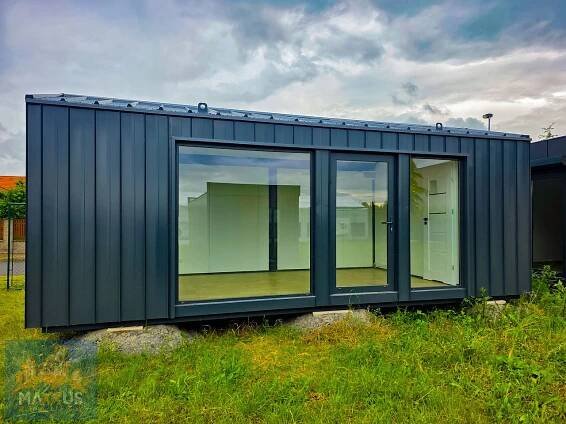 Modulový prefabrikovaný zateplený domek se sedlovou střechou a terasou | Reality.iDNES.cz 