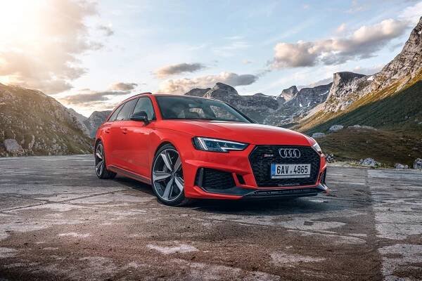 Audi RS4 Avant – Tenká červená linie