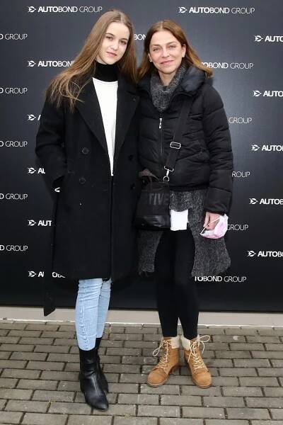 Máma s dcerou, Lucie Zedníčková s Amélií, rády navštěvují společenské akce.