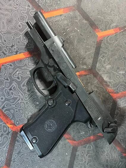 TOP PLYNOVÁ PISTOLE BERETTA MOD.98 CAL 9MM OD 1KČ - Sběratelské zbraně