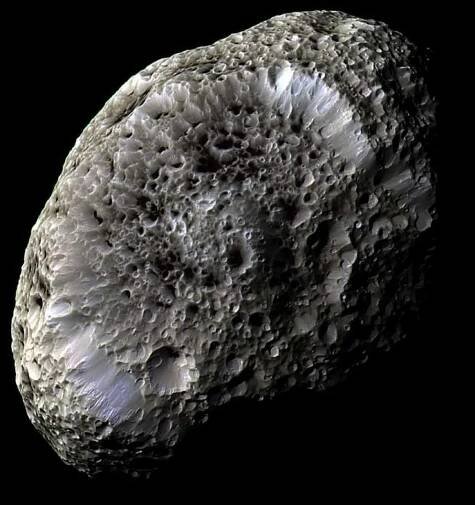 27.02.2011 - Saturnův Hyperion: Měsíc se starými krátery
