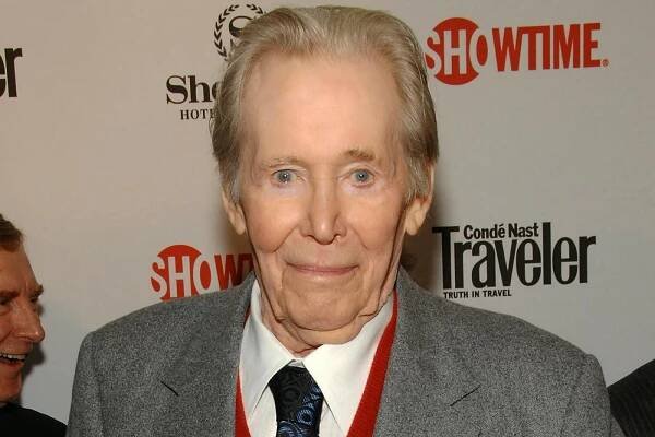 Legendary Actor Peter O'Toole at the Tudors Premiere Wallpaper