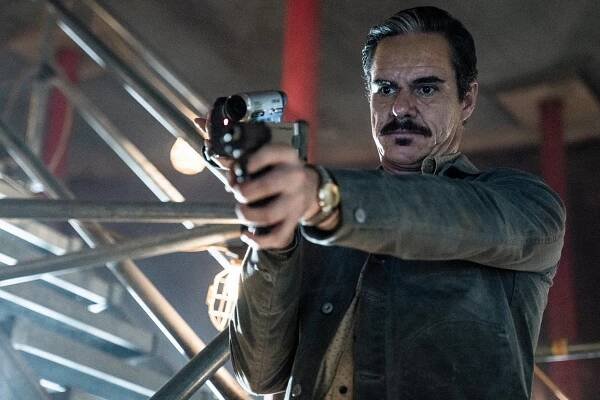 Volejte Saulovi - Namířit a stisknout - Z filmu - Tony Dalton