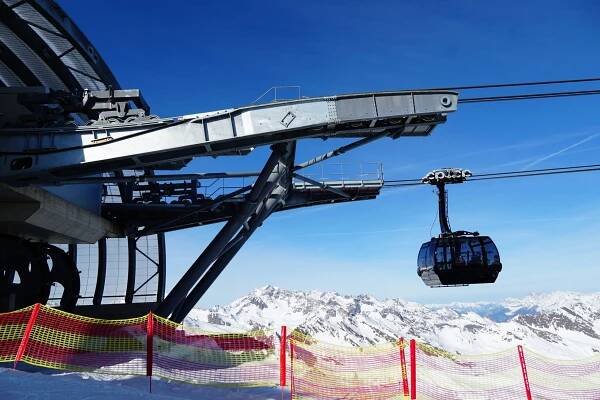 Zimní dovolená ve stylu agenta 007. Tyrolský Ötztal ukrývá architektonické skvosty