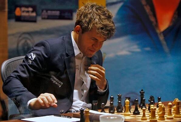 Šachový mistr světa Carlsen prohrál a utekl z tiskové konference