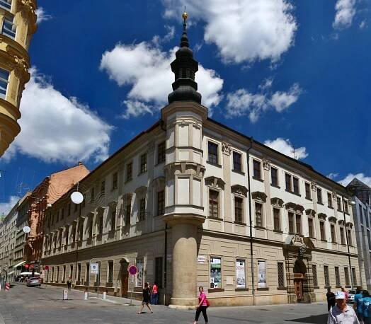 Palác šlechtičen – Wikipedie