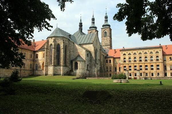 Premonstráti z Teplé se nechtějí soudit, stáhli žaloby na Rybářství Třeboň kvůli restitucím