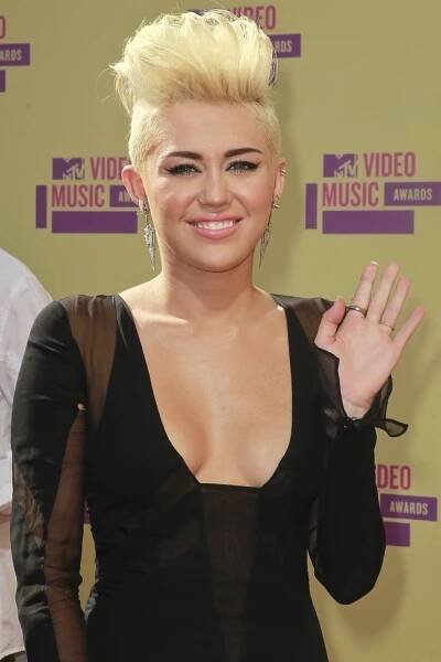 Miley Cyrus provokuje o svátcích: Dostala naplácáno od velikonočního králíčka!