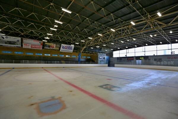Foto - Zimni stadion v Rosicich u Brna