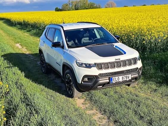 Jeep Compass 4xe Trailhawk je skvělé terénní SUV, dokud ho nezapomenete nabít