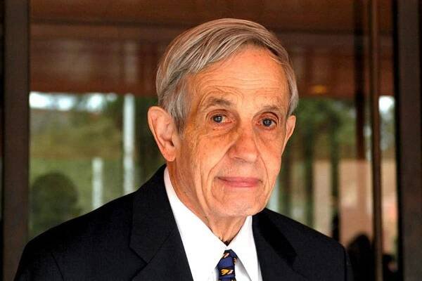 John Nash (†86), *13. června 1928 - †23. května 2015, matematik, nositel Nobelovy ceny, nehoda taxislužby