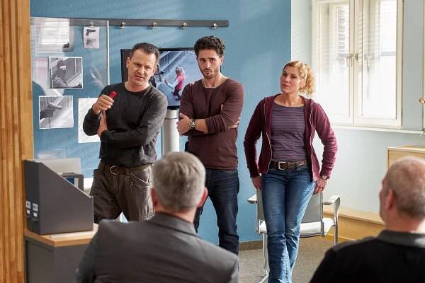 Die Klempnerin - Therapie ist Erleben - Z filmu - Dirk Ossig, Jan Kittmann, Yasmina Djaballah