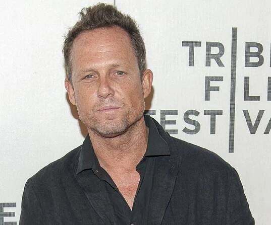 Dean Winters Biography - Facts, Childhood, Family Life & Achievements