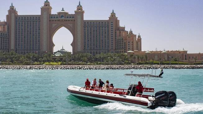 Xkluzivní jachta: 90minutová plavba motorovým člunem - Ain Dubai, Palm, Atlantis a Burdž al-Arab