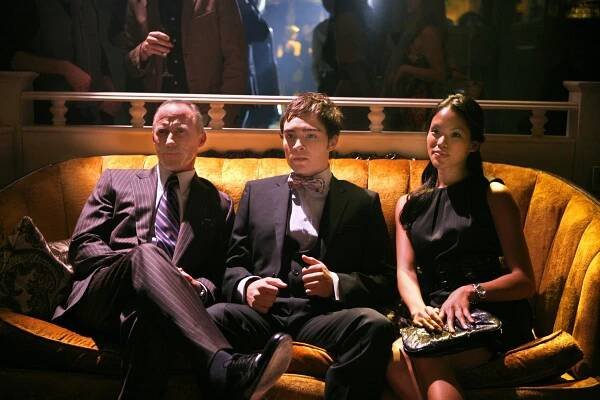 Super drbna - Chuckův podnik - Z filmu - Robert John Burke, Ed Westwick, Jessalyn Wanlim