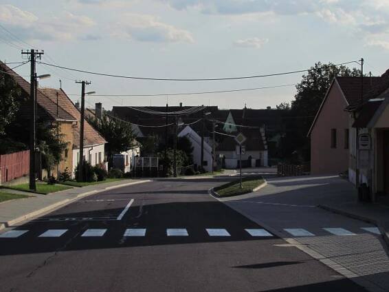 Soubor:Center of Zvěrkovice, Třebíč District.JPG