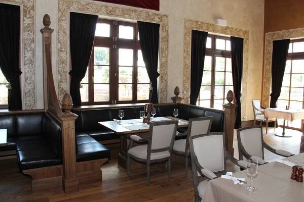 Park Hotel Popovičky – restaurace a recepce | Truhlářství Chodora