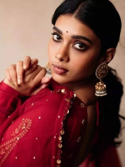 Dushara Vijayan’s Deep Red Ethnic Style Is a True Fashion Statement