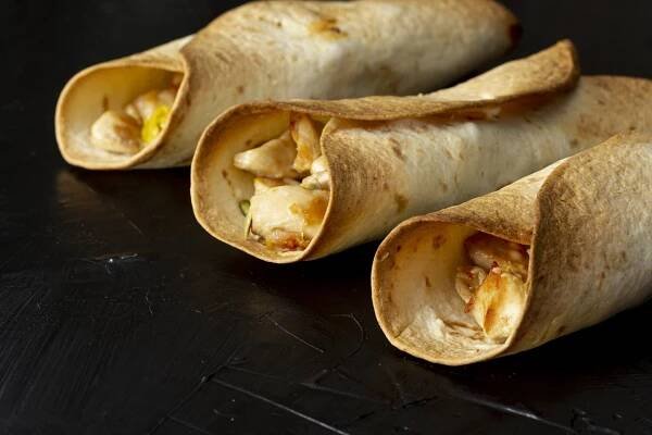Středomořský wrap - Contours.cz