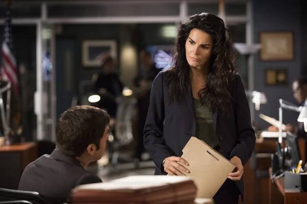 Rizzoli & Isles: Vraždy na pitevně - Jako Fénix z popela - Z filmu