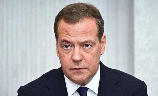Nukleární mocnosti neprohrávají. Medveděv varoval před jadernou válkou