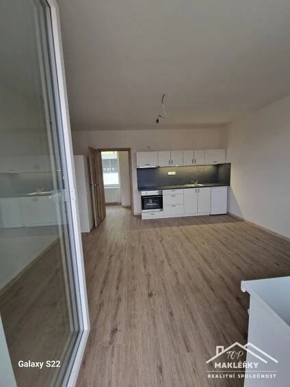 Pronájem bytu 1+kk, 27 m² s balkonem | TOP MAKLÉŘKY