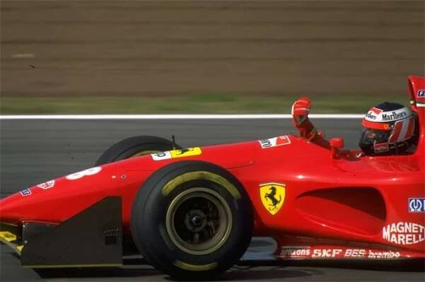 Gerhard Berger, rok 1994. Závod tehdy kvůli problémům s převodovkou nedokončil. Závod vyhrál Damon Hill. Williams si tak připsal čtvrté vítězství ve Španělsku v řadě. Foto: Getty Images