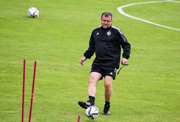 Trenér Pavel Vrba na tréninku fotbalistů Sparty 2. srpna 2021 v Praze před úvodním utkáním 3. předkola fotbalové Ligy mistrů