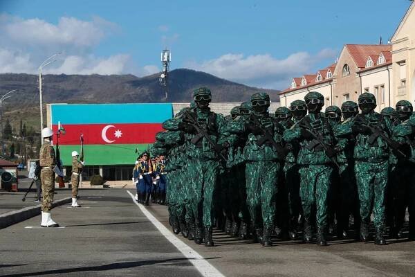 Obrazem: Ázerbájdžán symbolicky završil vítězství nad Armény