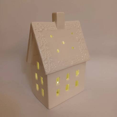 Keramický domeček, 10,6 x 8,7 x 16,8 cm, teple bílá, 2xLR44