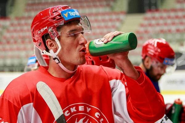 Hokejisté Třince zahájili přípravu na ledě, asistoval i Bonk