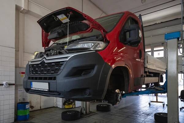 Autoregina - autorizovaný prodejce a servis vozů značek Citroën a Suzuki v Hradci Králové, STK, emise, autodíly - Portál