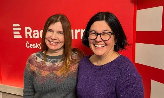 Vlněné sestry. Dvojice pletařských influencerek, která se... | iROZHLAS - spolehlivé zprávy