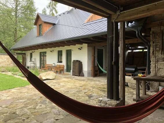 Houpací sítě na dvoře - chalupa k pronájmu Růžená - foto 6