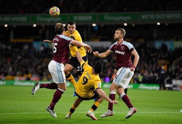 West Ham - Wolves 1:0. Oslavenec Souček rozhodl gólem o důležité výhře Kladivářů