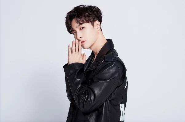 Lay's 'NAMANANA' Debuts on the Billboard 200, Rare Appearance for M-Pop on the Charts