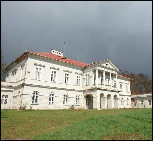 Kaštiel v Tajnej. (r.2019/OlympusSP100EE)