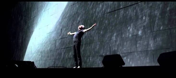 Roger Waters The Wall - Special Appearance by David Gilmour, O2, London - May 12, 2011 Offical video