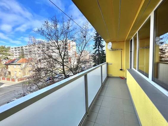 Pronájem bytu na Proseku - Veronika Kobližková 