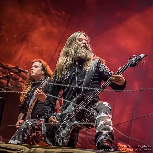 Kapela Sabaton řádila v O2 areně | Hudební knihovna.cz