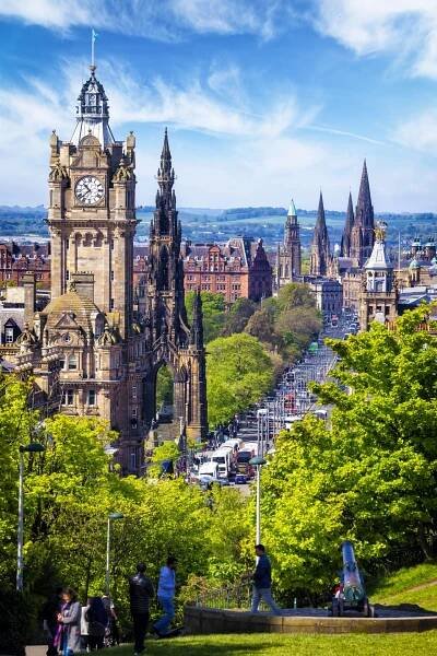 Edinburgh ve zprávách.