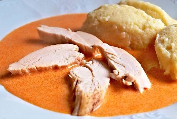 Recept : Teplá papriková omáčka zjemněná smetanou