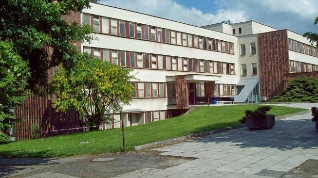 Soubor:Poliklinika Mělník1.jpg – Wikipedie