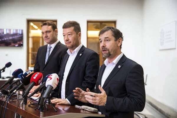 Poslanec Koten: Pravda začíná tam, kde končí signál České televize