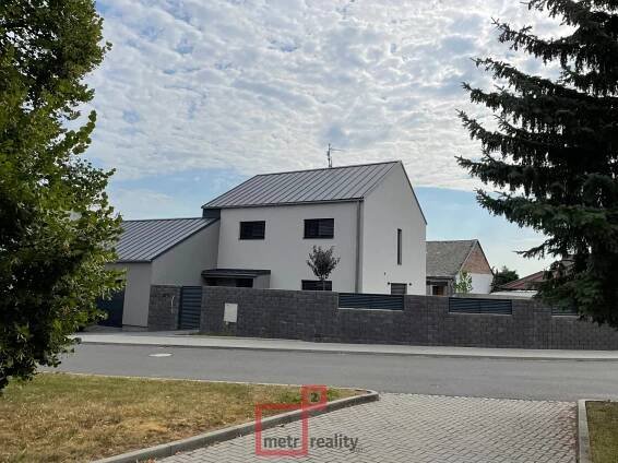 Rodinný dům na prodej, Křelov-Břuchotín Lipové náměstí, 160 m² | Realitní kancelář metr2 reality Olomouc
