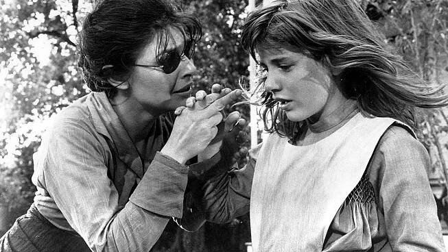 Patty Duke, Oscar Winner and Sitcom Star, Dies at 69