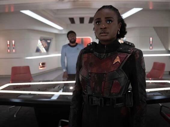 Babs Olusanmokun und Celia Rose Gooding in „Star Trek: Strange New Worlds“