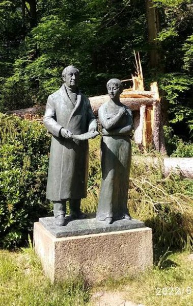 Fotogalerie • Sousoší Goethe a Múza (Socha) • Mapy.com