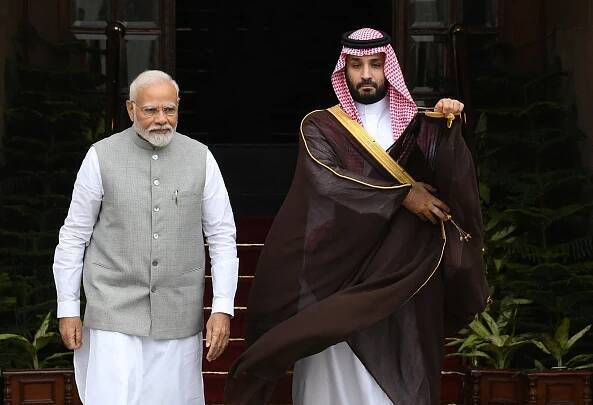 Saudi Arabia's Crown Prince Mohammed bin Salman and India's PM Modi arrive to attend a photo opportunity in New Delhi