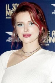 Bella Thorne wearing blue eyeliner and a nose ring at the "Midnight Sun" photocall